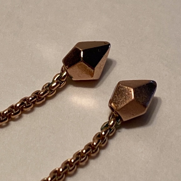 KENDRA SCOTT | Mackenzie Pendant Necklace in Rose Gold with Opal - Picture 10 of 13